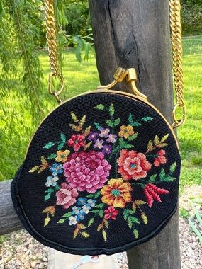 Vintage-Inspired Black Floral Embroidered Crossbody Bag